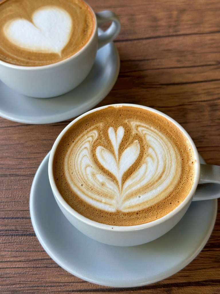 エスプレッソとカフェラテ